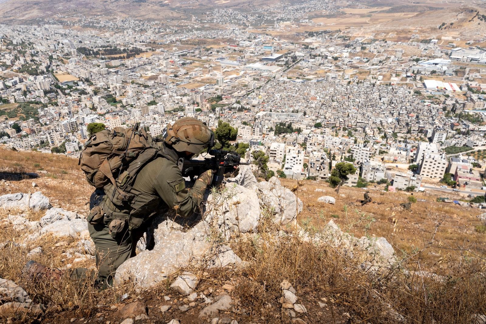 פיגוע הירי ביו"ש: צה"ל ממשיך בסריקות, בוצע ירי לעבר חמושים