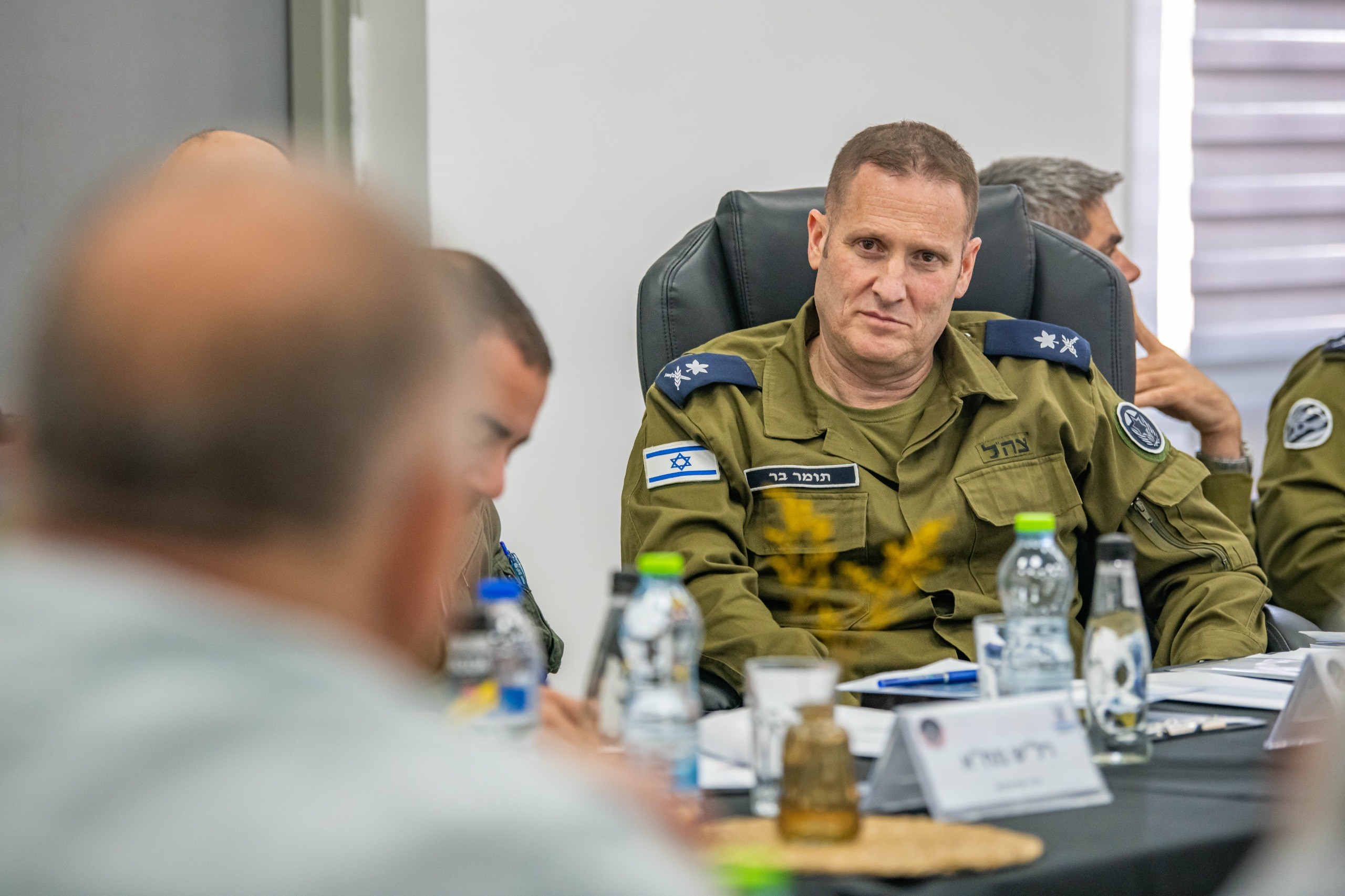 מפקד חיל האוויר יחד עם ראשי מועצות בצפון | צילום: דובר צה"ל