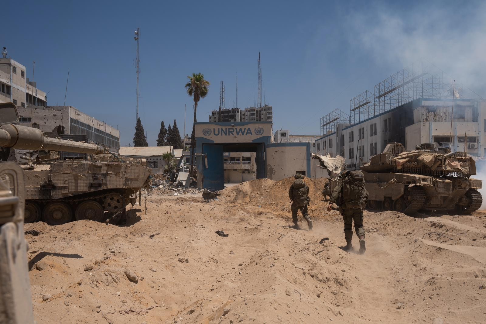 לוחמי אגוז ומגלן בפשיטה על מתחם אונר"א | קרדיט: דובר צה"ל