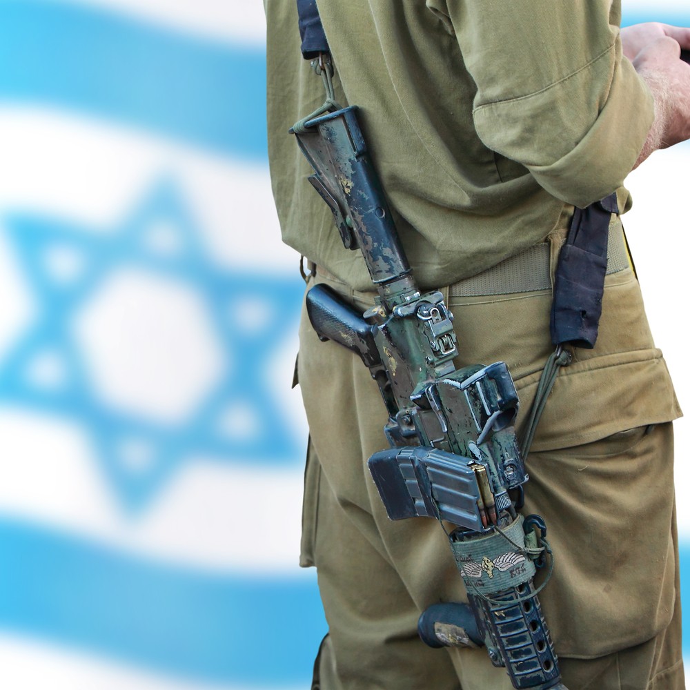 מבעית: ערבי עקב אחר לוחם ובת זוגו בתום בילוי - ושדד את נשקו