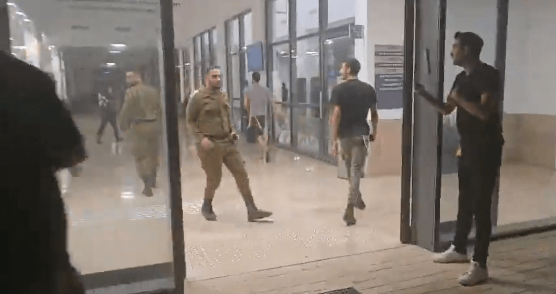 המהומות בבית ליד: מפגינים פרצו לבניין בית הדין הצבאי