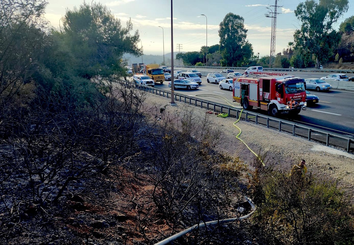 השריפה בדרך לירושלים: הושגה שליטה לפני שהאש הגיעה לבתים