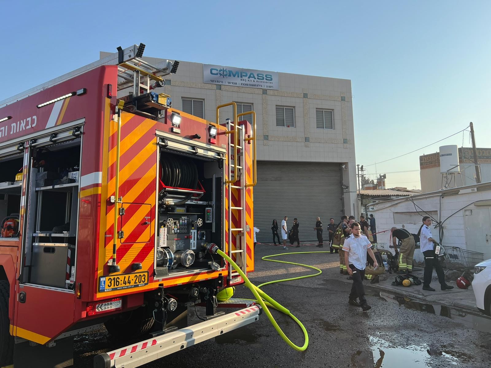  שריפה גדולה בשטח פתוח סמוך למבנה תעשייה באילת | קרדיט: כבאות והצלה לישראל