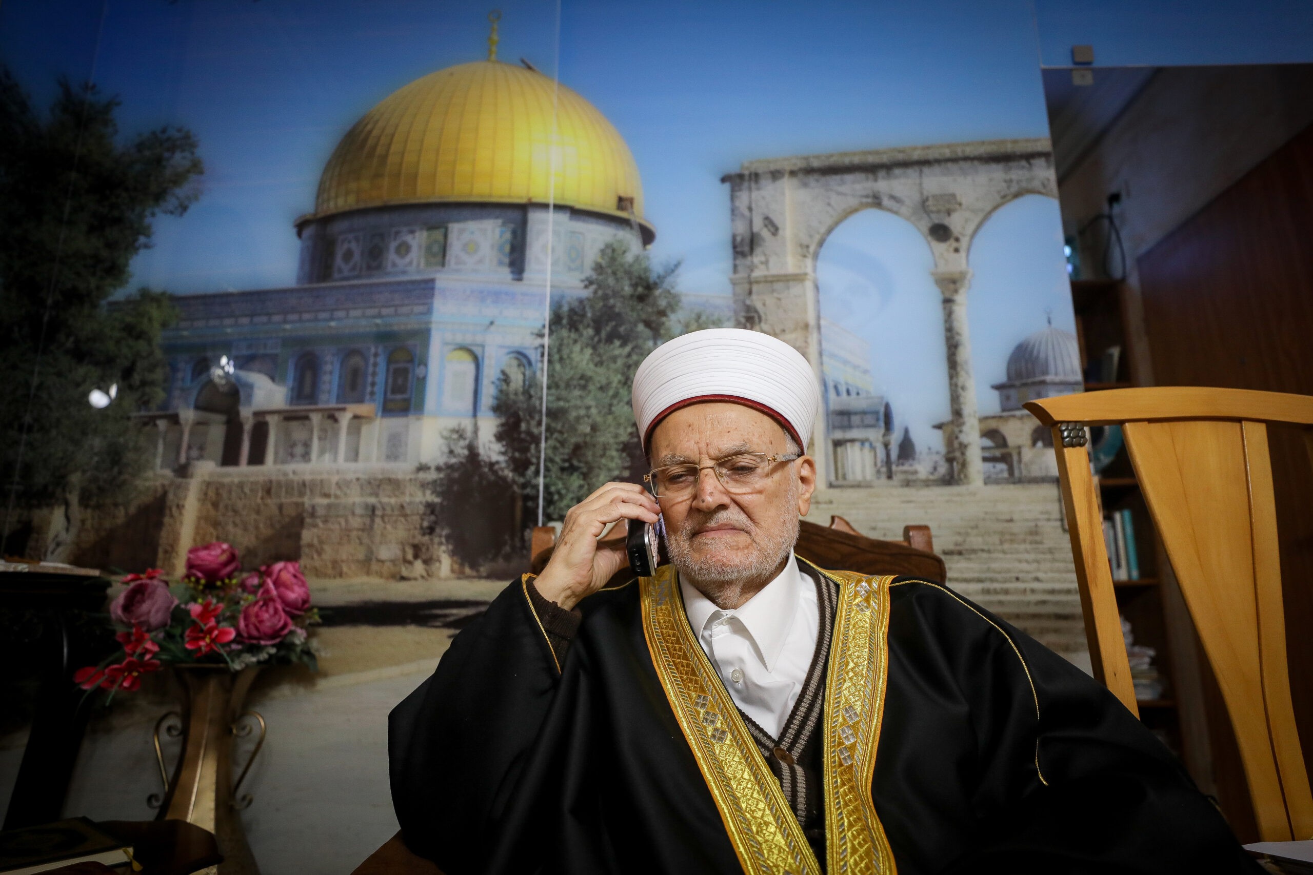 השייח' שספד להנייה בהר הבית - נחקר במשטרה תחת דגל ישראל