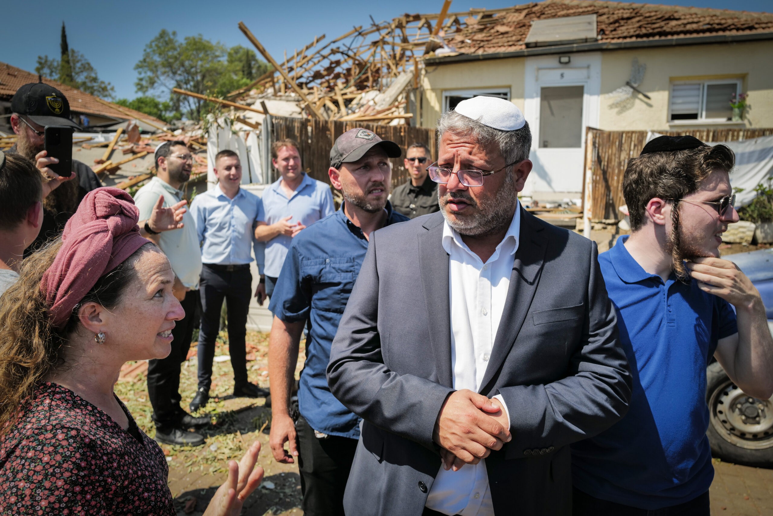 בן גביר בזירת נפילת הטיל בקצרין | צילום: מיכאל גלעדי, פלאש 90
