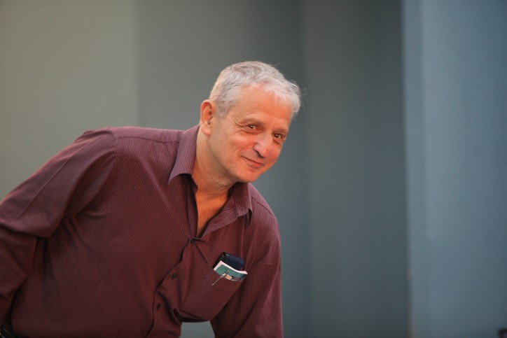 נחום ברנע מייעץ לאיראנים: תפגעו במטוס כנף ציון
