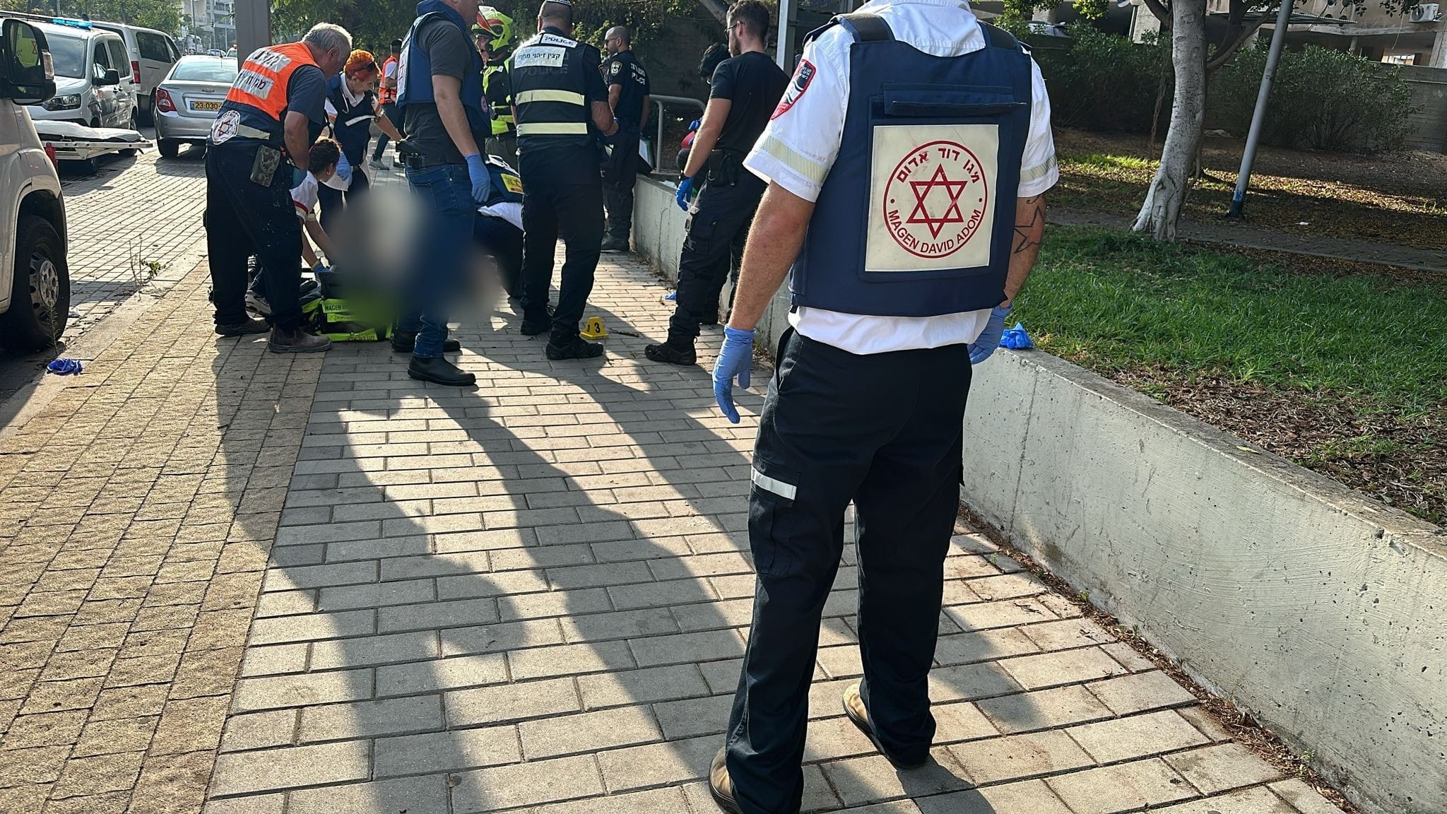 פיגוע הדקירה בחולון: דיווח על פצועים נוספים בזירה