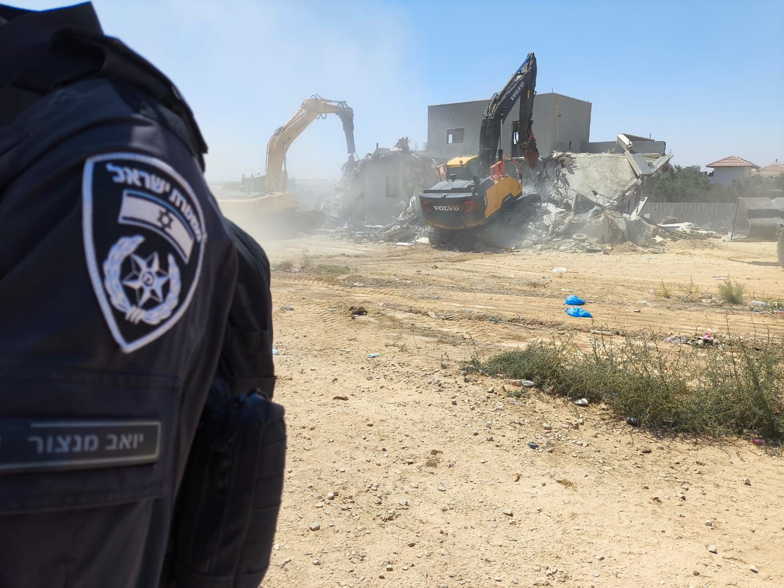 למרות המהומות: כוחות גדולים הרסו מבנה לא חוקי בנגב | צפו