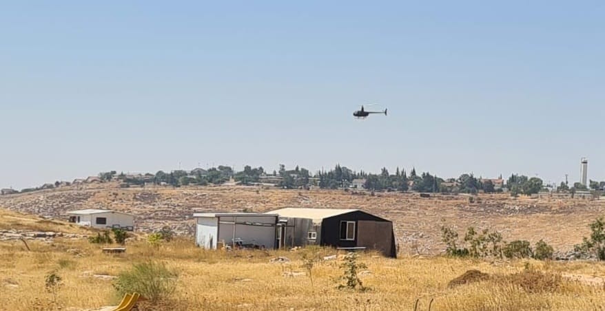 זעם בהתיישבות: מסוק המנהל האזרחי סייר כדי לעקוב אחרי הבנייה