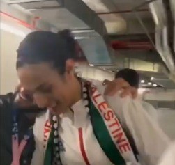 המתאגרפת שעוררה סערה וזכתה במדליית זהב הביעה תמיכה בפלשתין