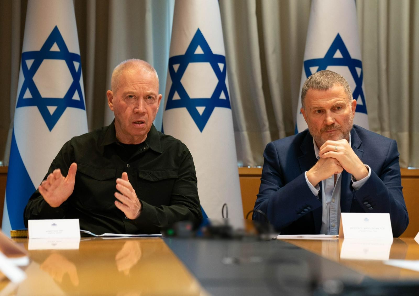 שר הביטחון יואב גלנט ויו"ר ועדת חוץ וביטחון | צילום: אריאל חרמוני, משרד הביטחון