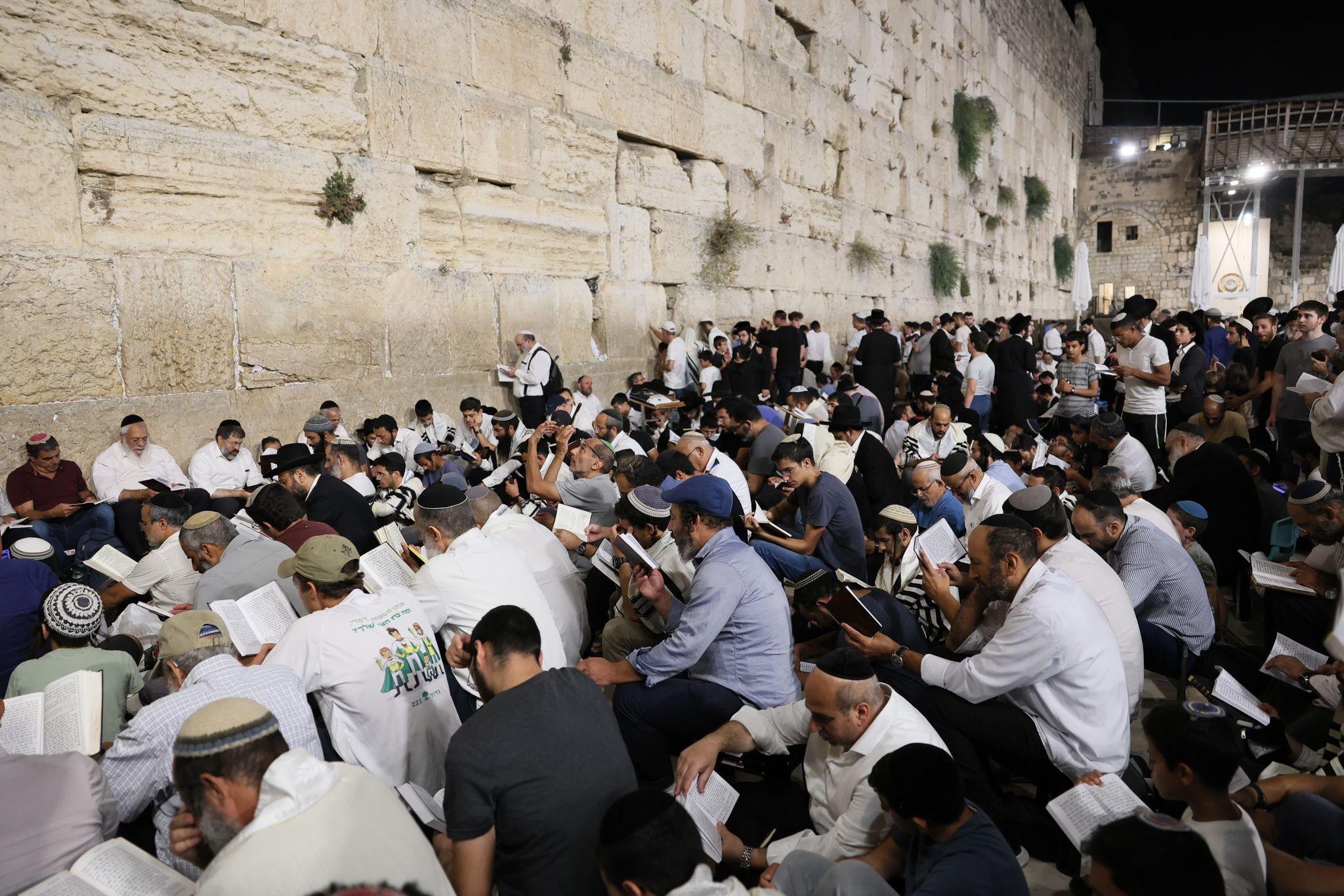 מגישי ערוץ 14 בפנייה מרגשת לעם ישראל לרגל תשעה באב | צפו