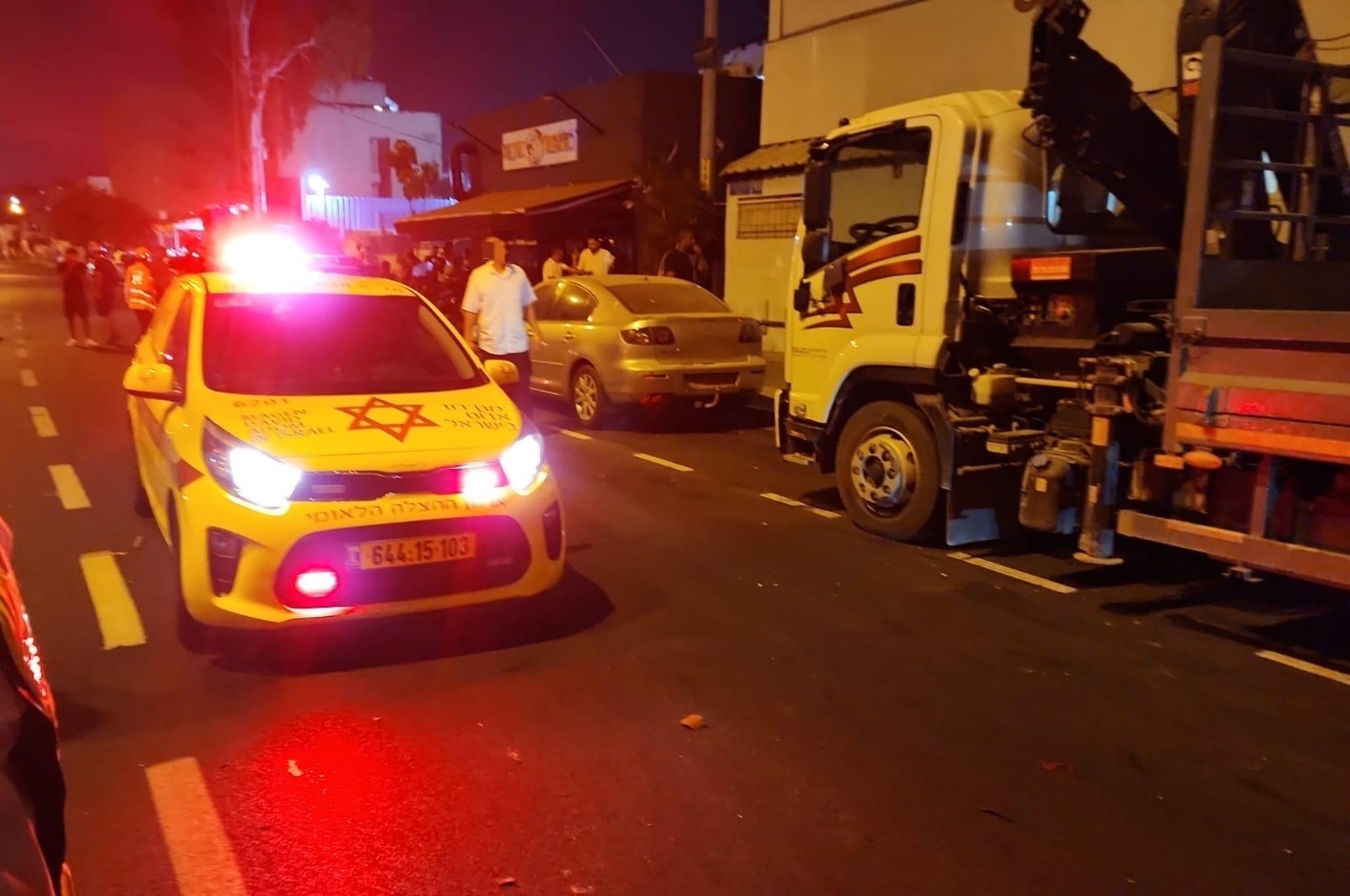 חשד לניסיון פיגוע בת"א: המשאית התפוצצה בכניסה לבית הכנסת