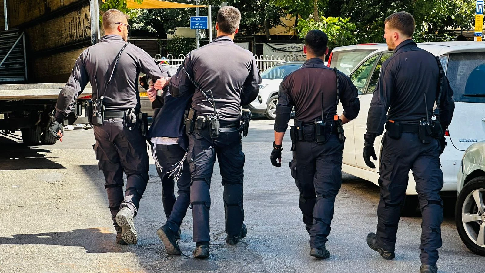 משבר הגיוס: מאות חרדים התעמתו עם שוטרים בירושלים, 5 נעצרו