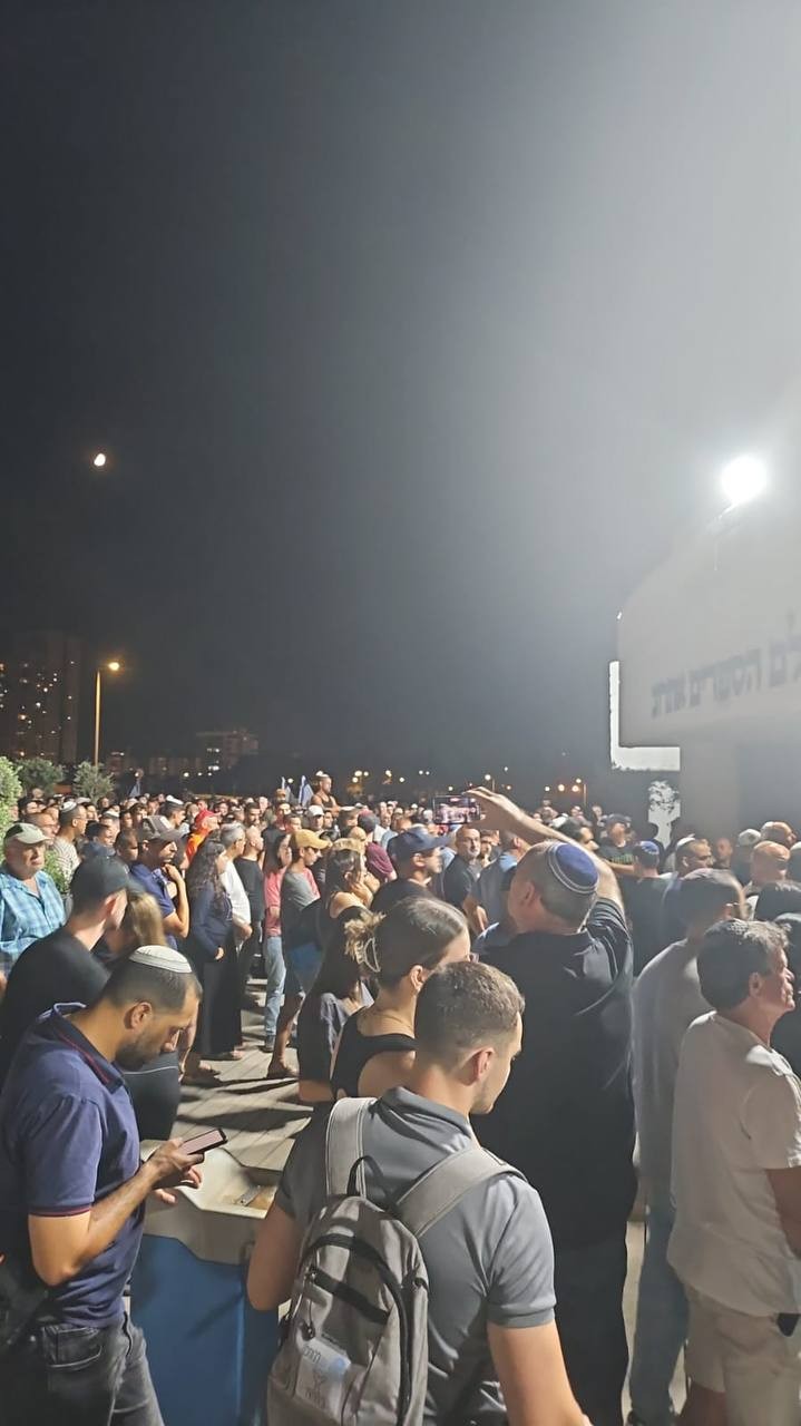 עם ישראל היפה: אלפים הגיעו להלווייתו של החייל הבודד מארה"ב