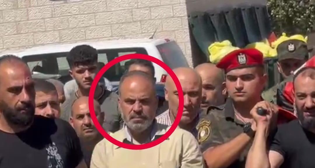 הבכיר שמקורב לאבו מאזן והשתתף בהלוויית המחבל | קרדיט: רשתות ערביות