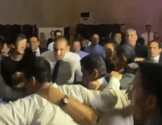 תיעוד נדיר: עשרות יהודים איראנים רוקדים ושרים בעברית בטהרן