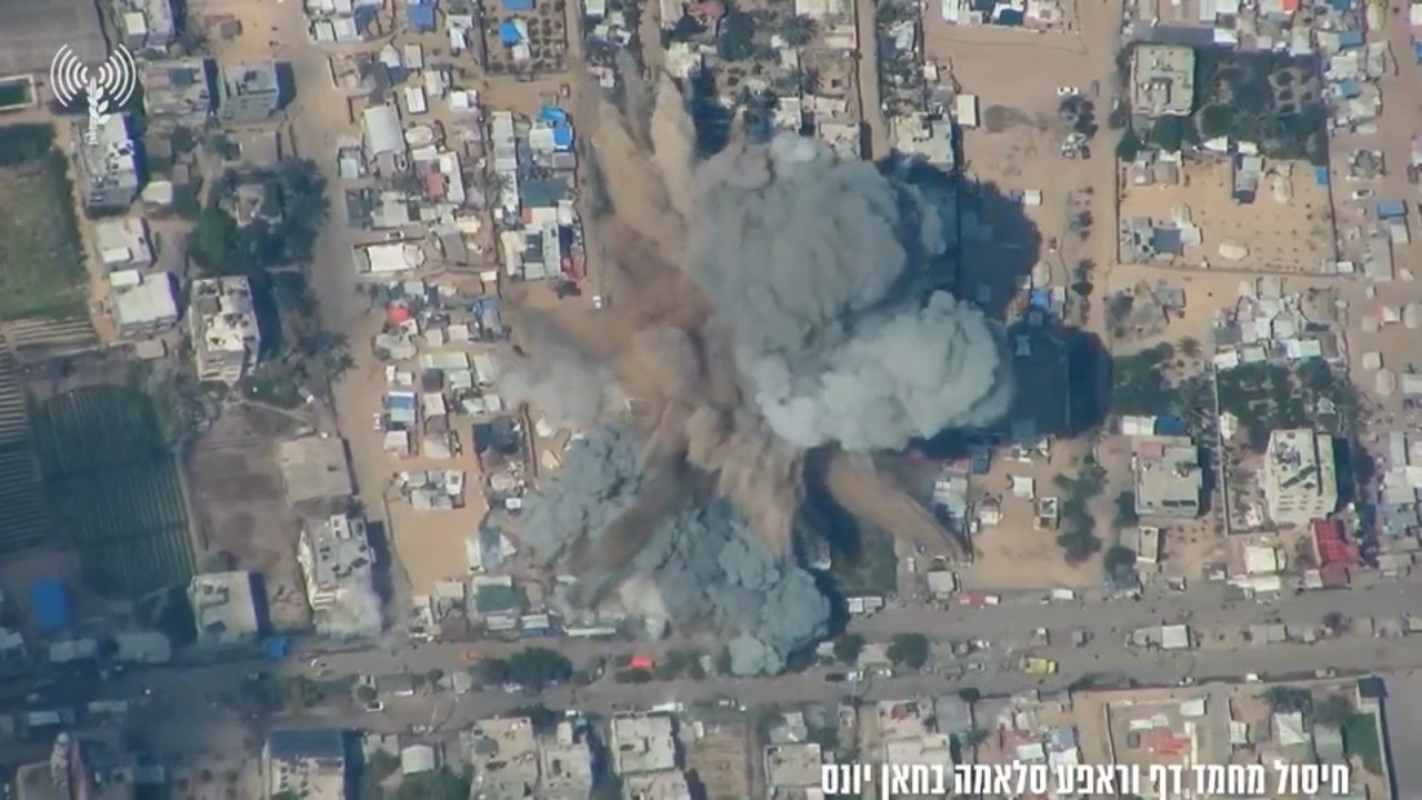 פיצוץ ופטריית עשן ענקית: תיעוד חדש ממבצע החיסול של מוחמד דף