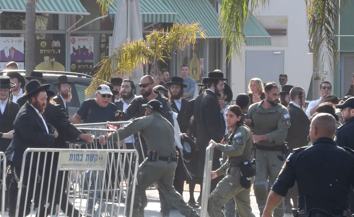 ההפגנה מול לשכת הגיוס | קרדיט: דוברות המשטרה