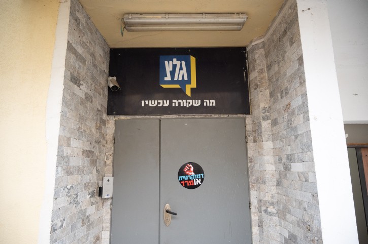אפילו עיתונאי הארץ תקף: כתב גל"צ הגן על חיזבאללה ועורר סערה