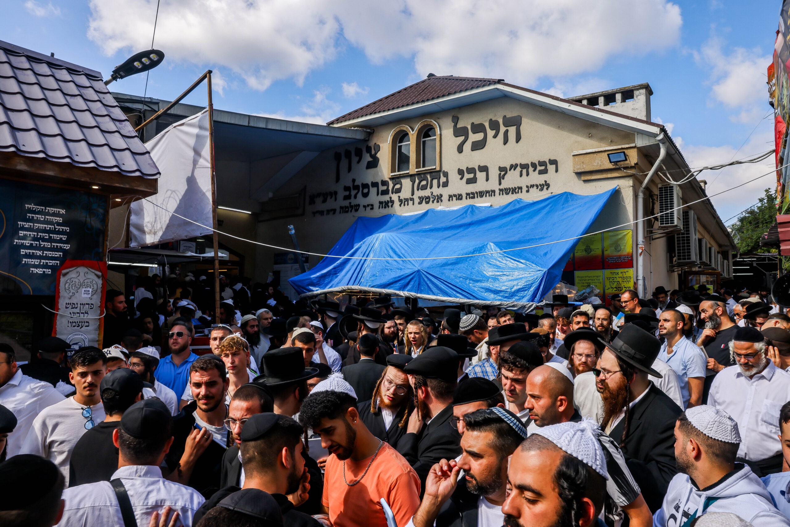 חסידי ברסלב באומן | צילום: חיים גולדברג / פלאש 90