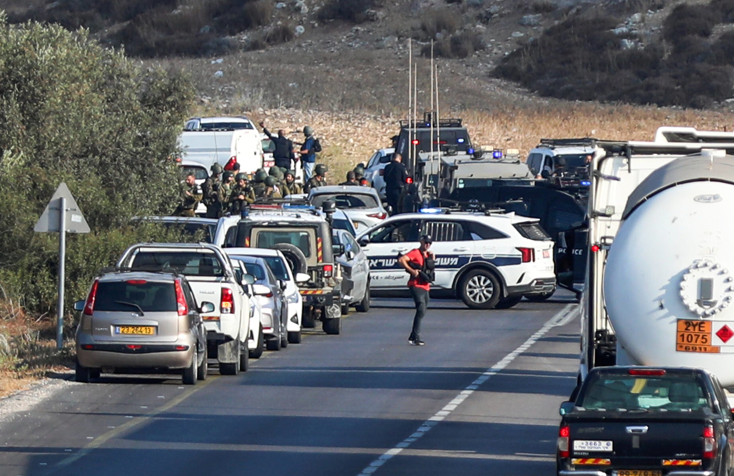 זירת הפיגוע סמוך למחסום תרקומיא | צילום: ויסאם השלמון, פלאש 90