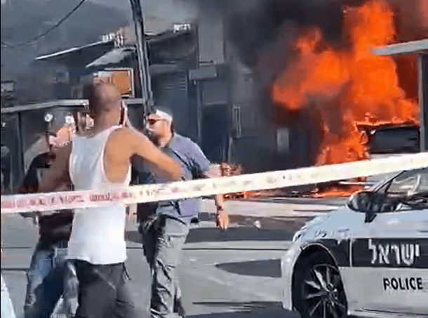 חמישה חולצו מחוסרי הכרה מחנות בוערת, נשלל החשד למטען