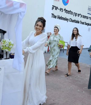 עם ישראל בתפארתו: כלה הגיעה לשמח חולים ביום חתונתה | צפו