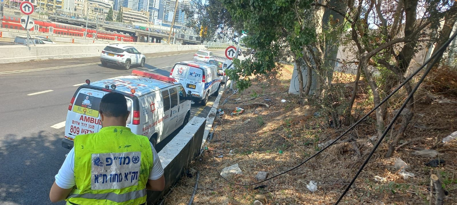 גופת גבר אלמוני אותרה במצב ריקבון בלב תל אביב