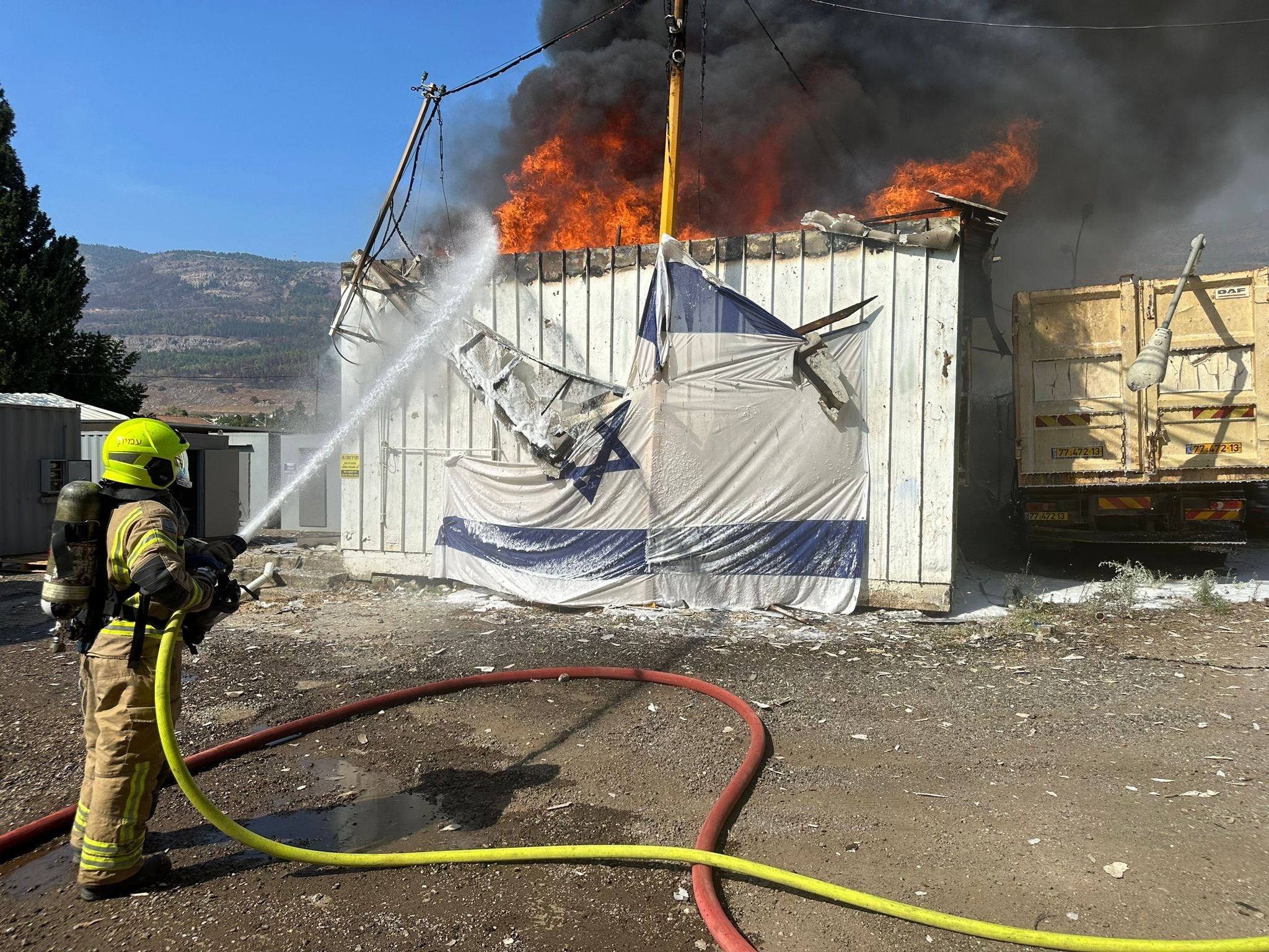 הפגיעה בקריית שמונה: שריפה פרצה, נזק כבד נגרם למקום