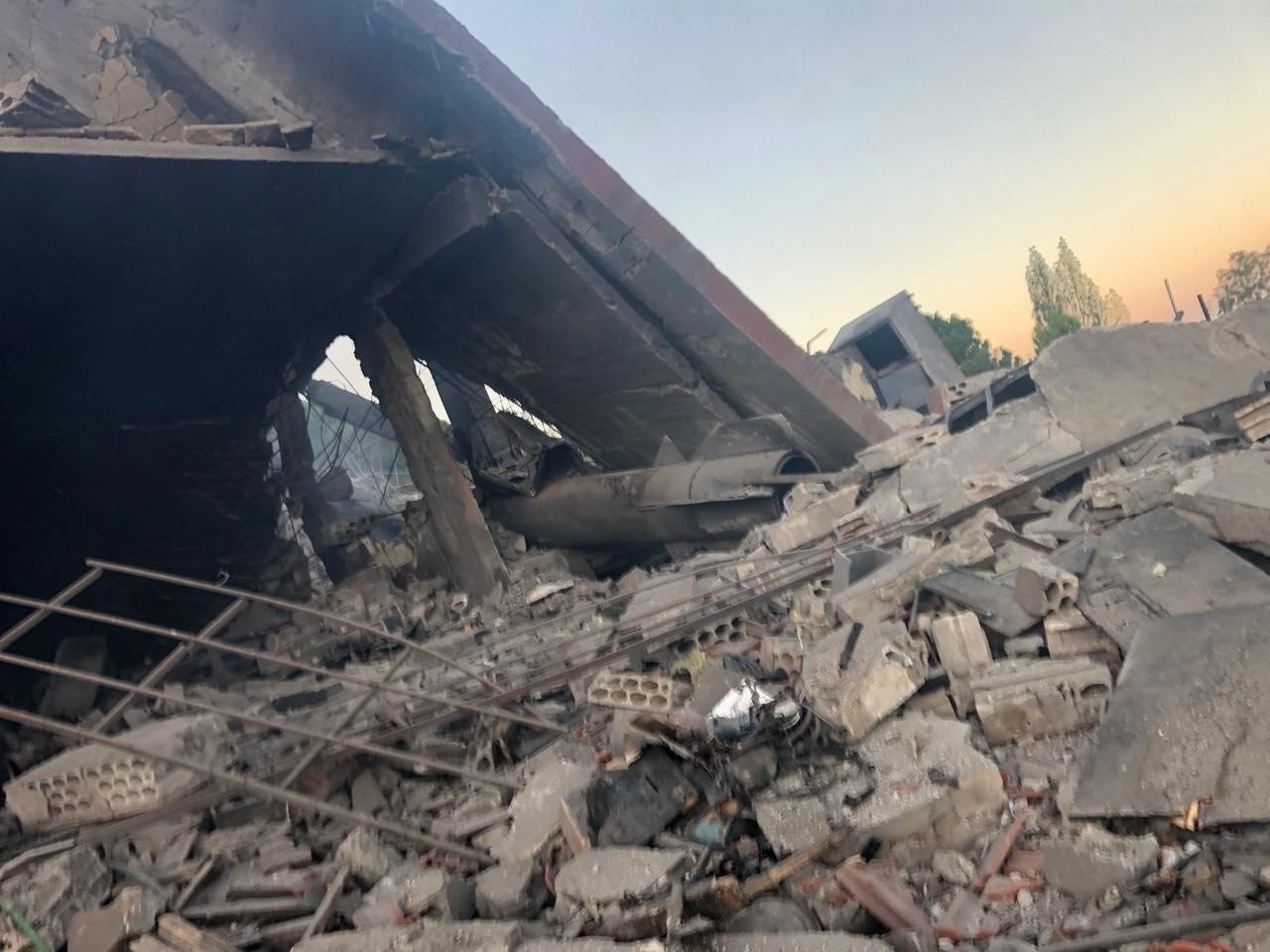 הנשק של משמרות המהפכה: טיל איראני תועד בין ההריסות בלבנון