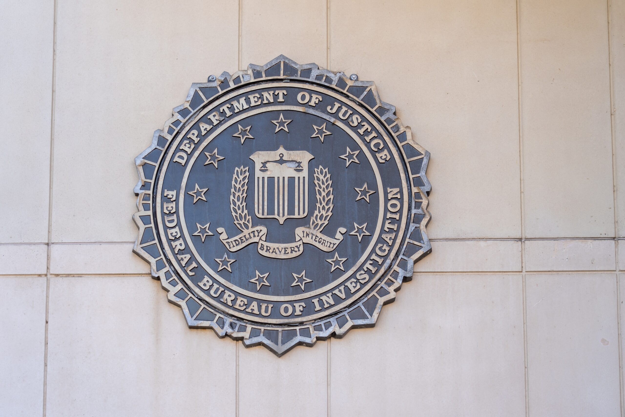 "הדליף מידע מסווג": סוכן FBI נעצר בניו יורק ושוחרר בערבות