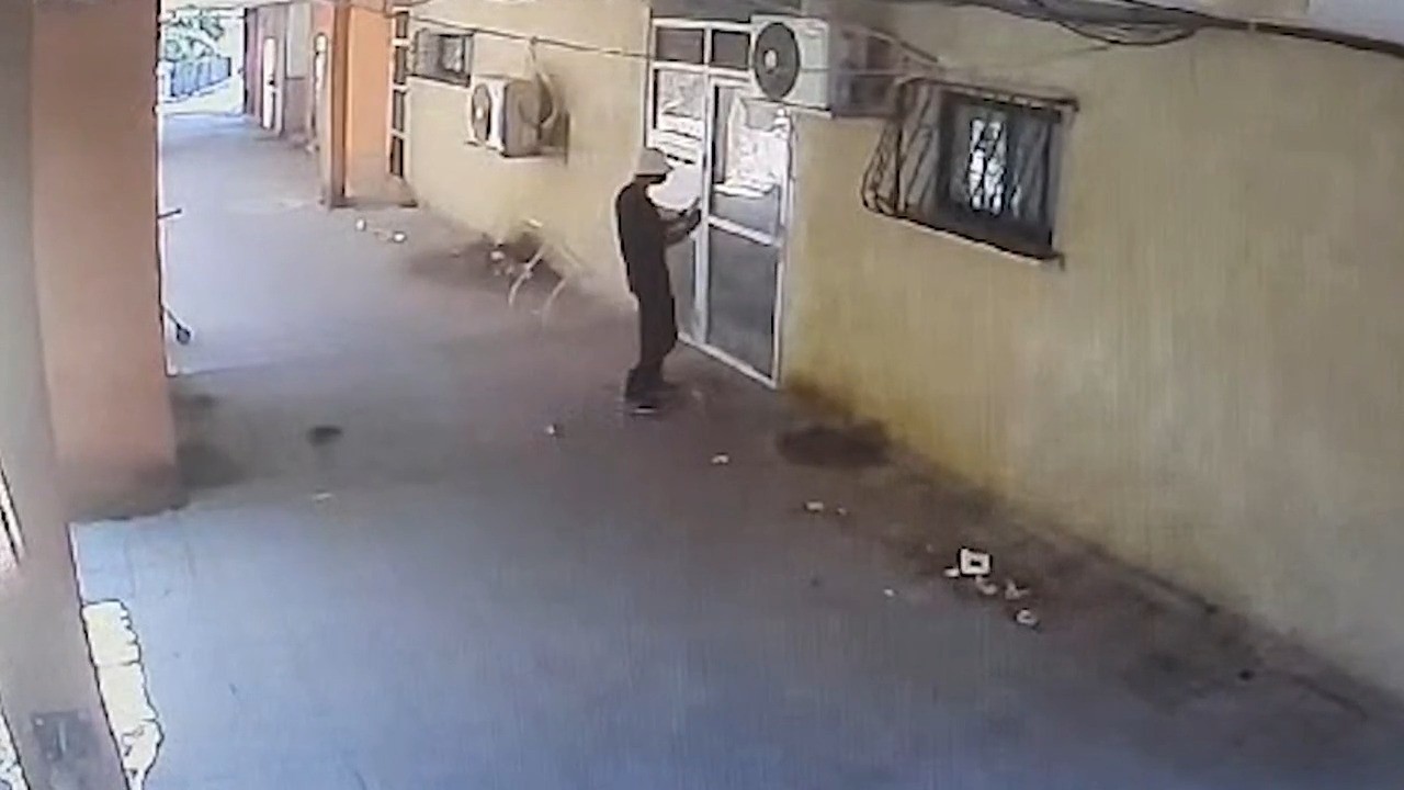 התחזה לעובד חברת החשמל ושדד באלימות אלפי שקלים מקרוב משפחתו