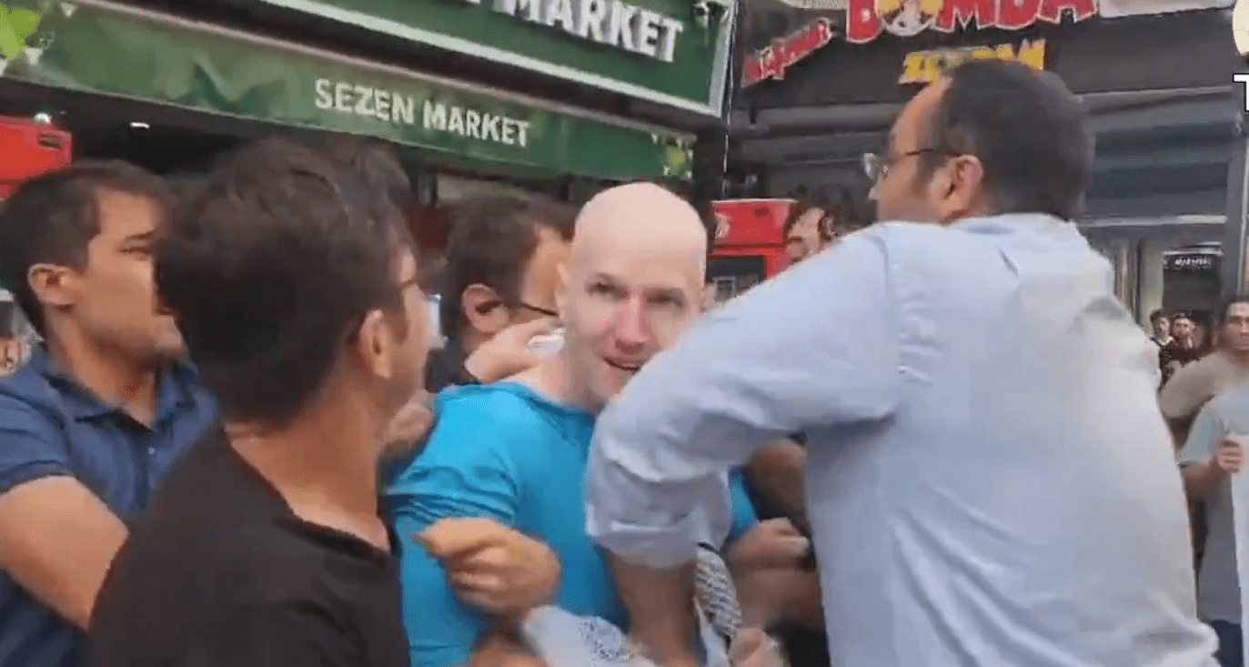 צפו: חיילים אמריקאים הותקפו ע"י המון טורקי בשל תמיכה בישראל