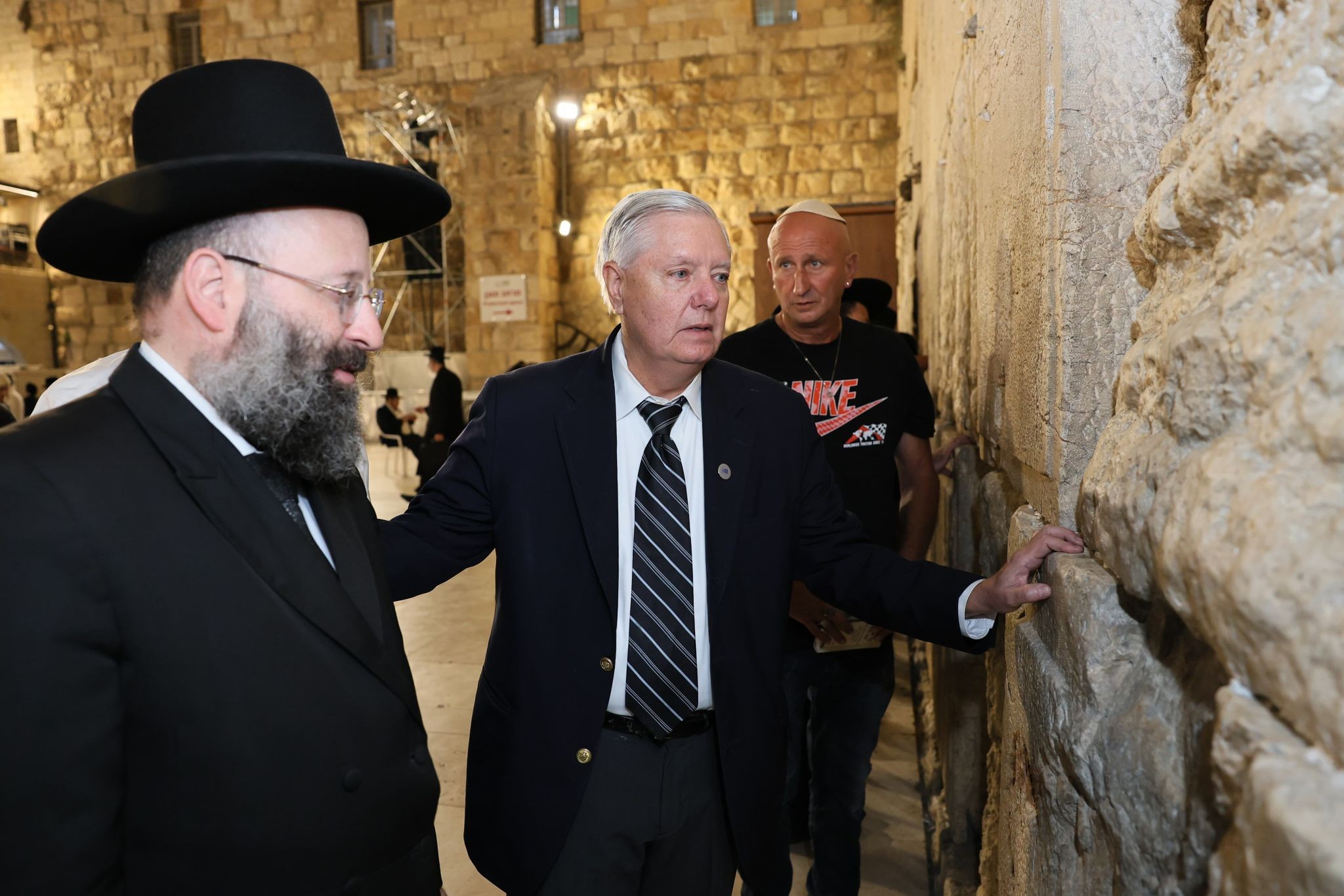 הסנאטור האמריקאי הגיע לבקר בכותל: "אתם לא לבד, ארה"ב איתכם"