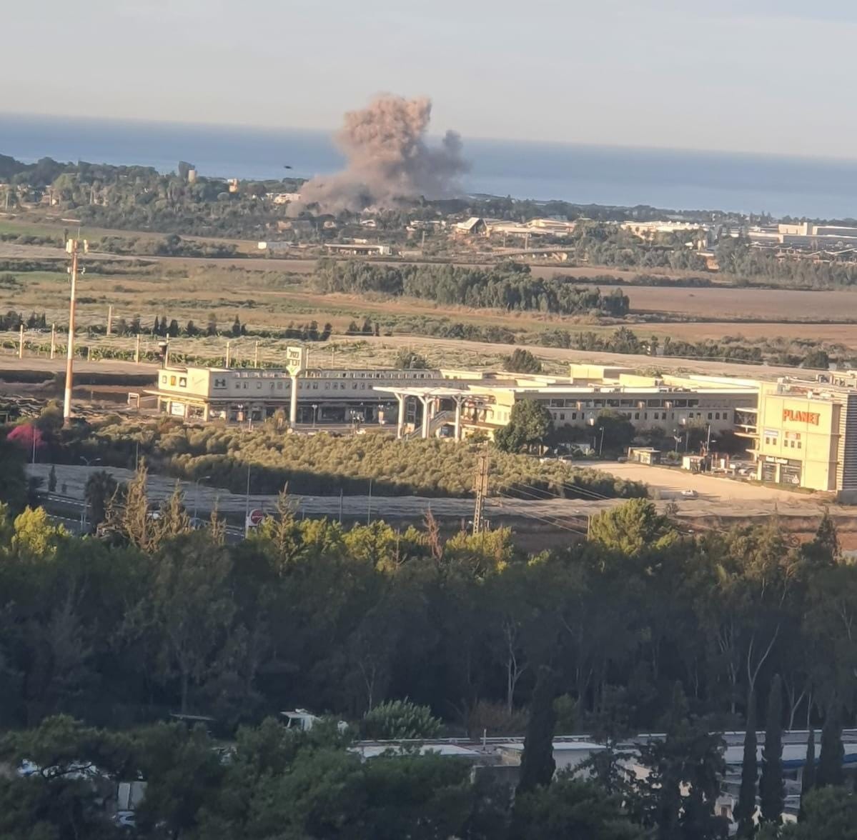 שברי יירוט ועננת עשן: תיעוד מהנפילה במעגן מיכאל | צפו