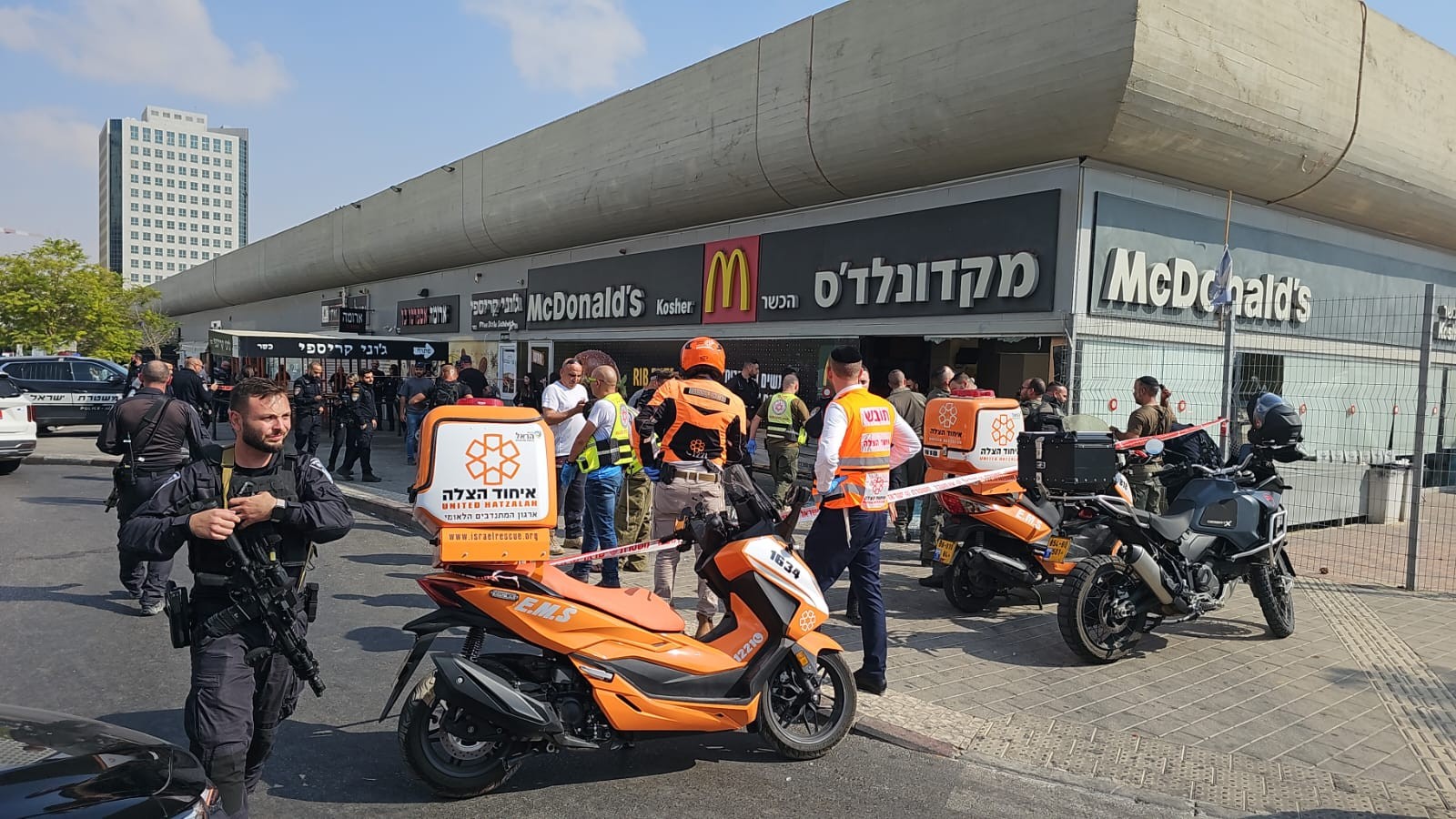 חשד לפיגוע בתחנה המרכזית בבאר שבע, פצועים בזירה, המחבל חוסל
