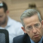"חוסר אחריות לאומי": מזכיר הממשלה במתקפה על הייעוץ המשפטי