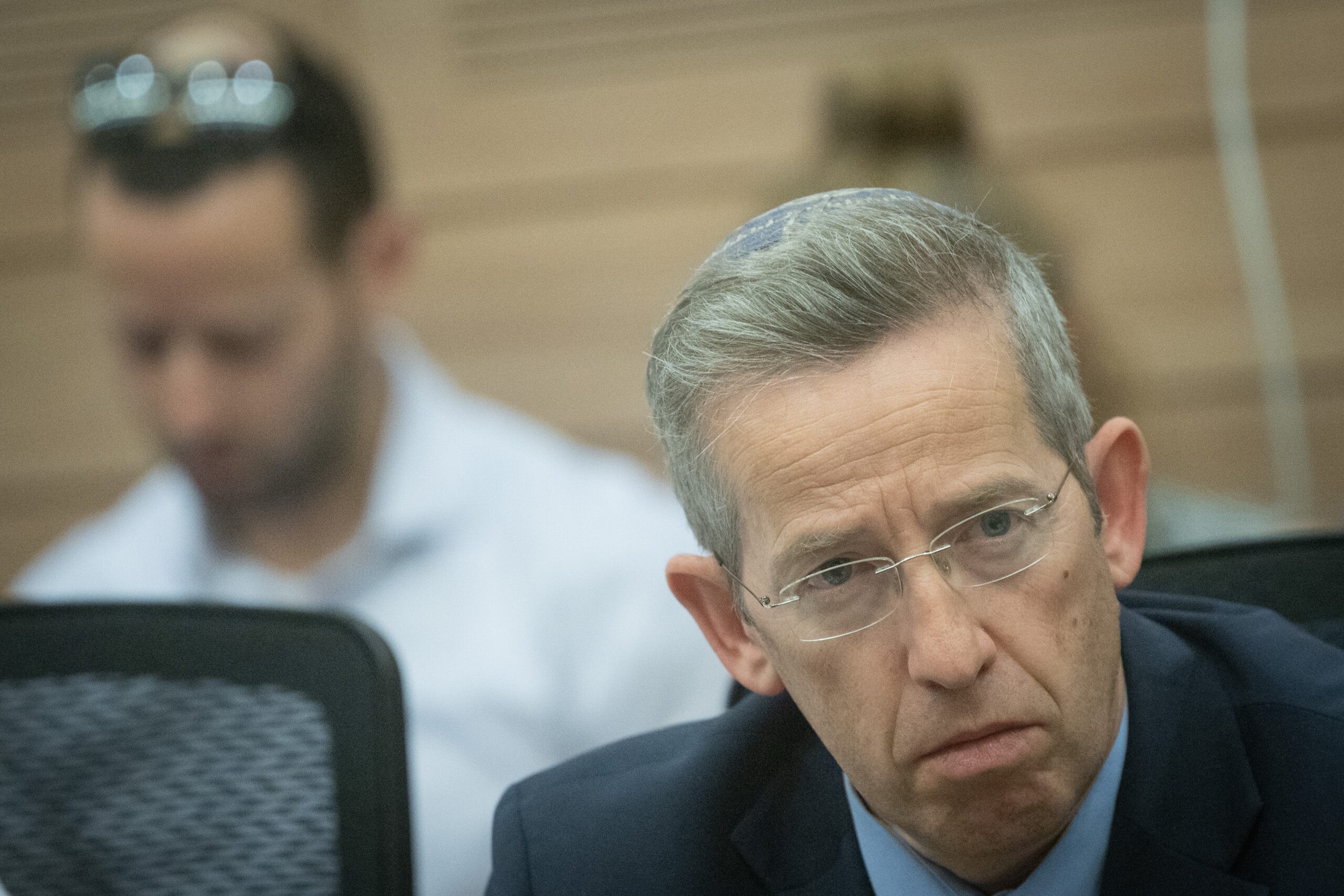 "חוסר אחריות לאומי": מזכיר הממשלה במתקפה על הייעוץ המשפטי