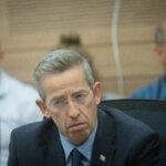 מזכיר הממשלה תוקף בחריפות את היועמ"שית: "חסר תקדים"