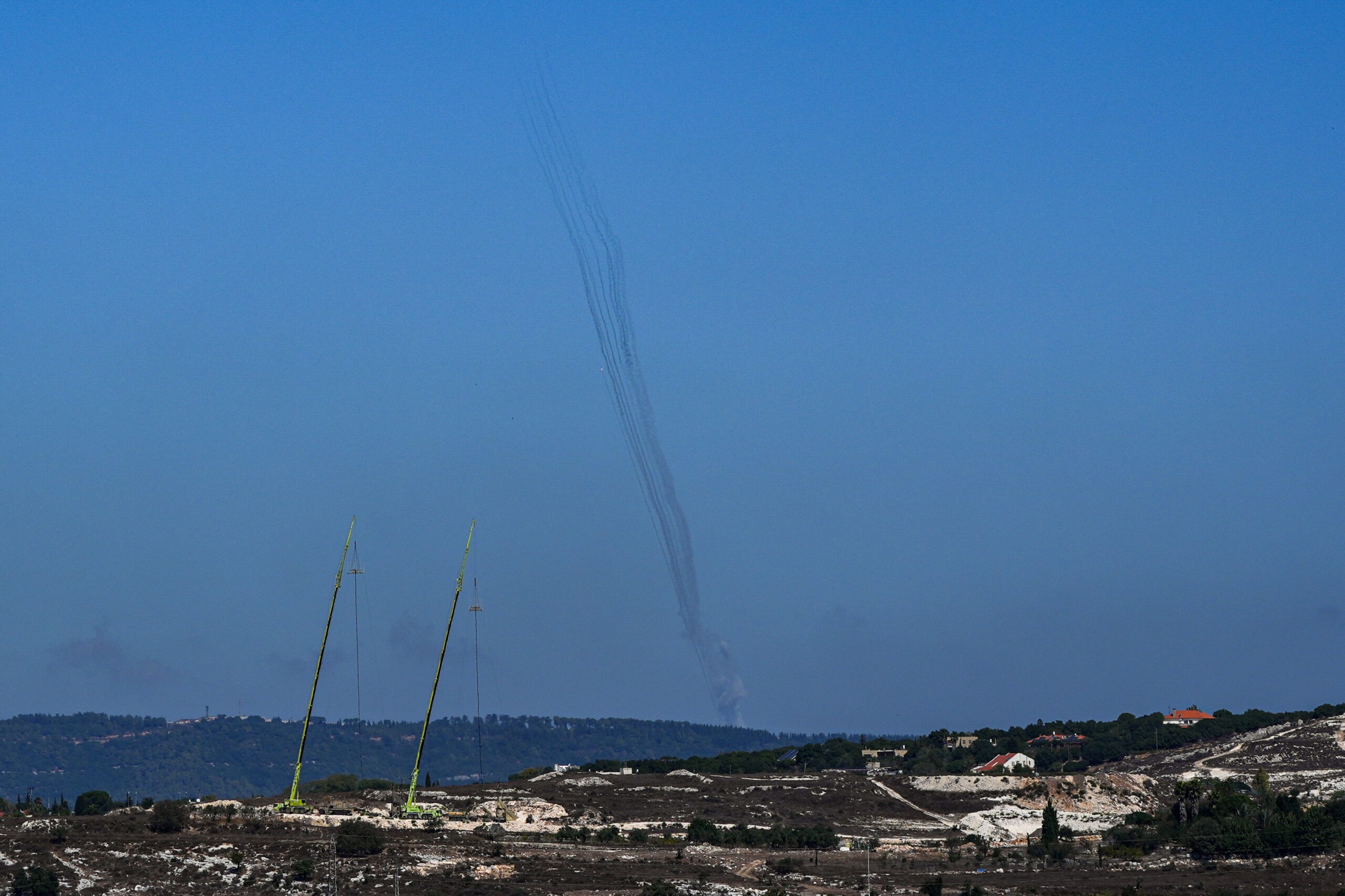 4 פצועים מנפילה במג'דל כרום, פגיעה בבית בכרמיאל | תיעוד
