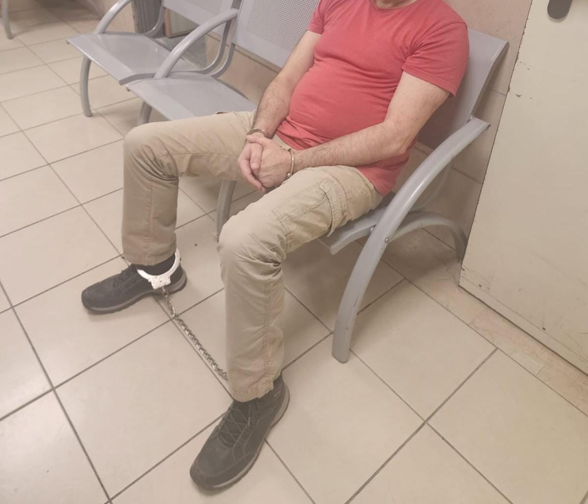 ביזארי: הפגנה נגד "רצח עם" בזמן המטח האיראני לעבר ישראל