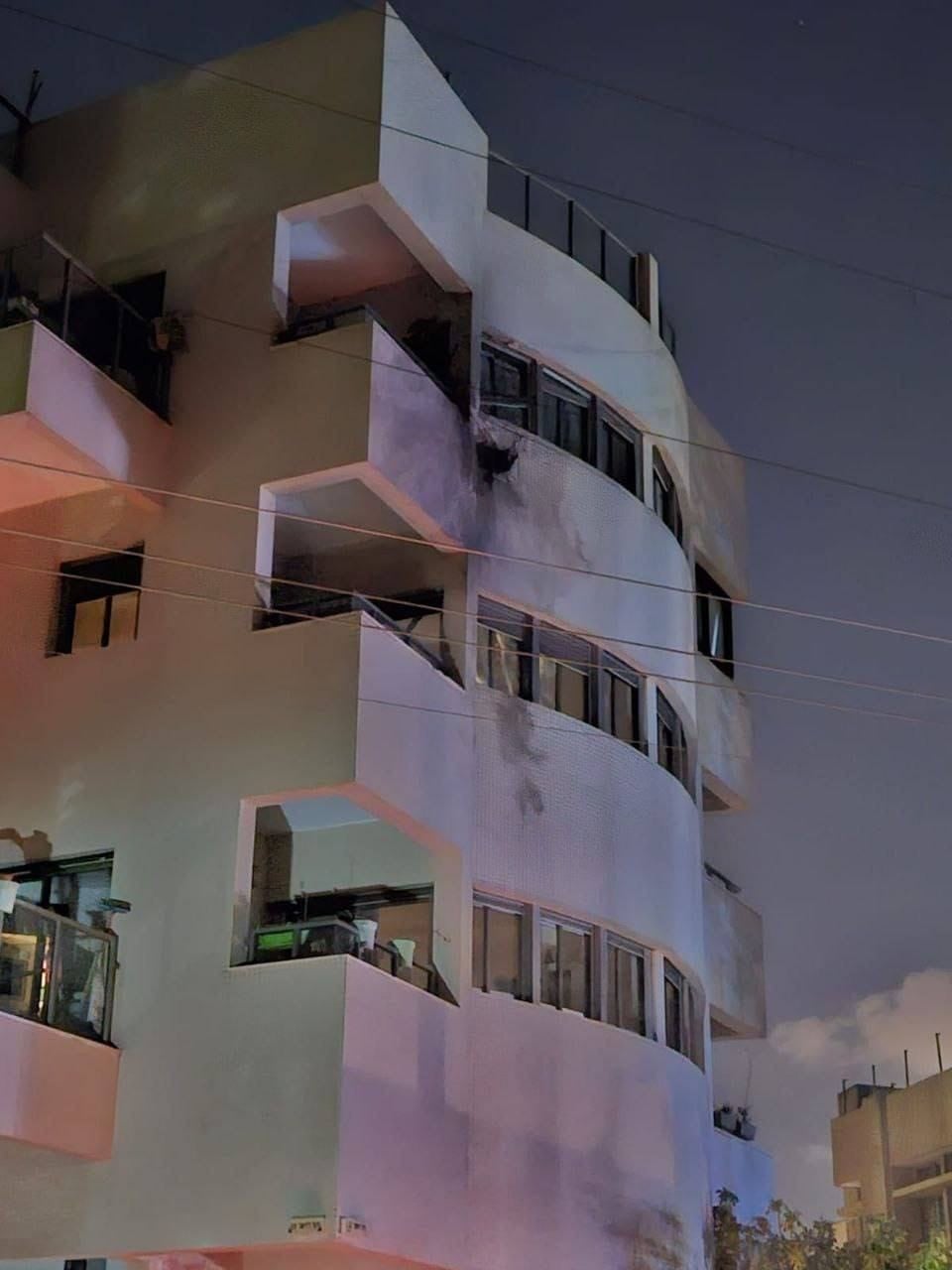 מעל 100 שיגורים נורו לצפון, כטב"ם התפוצץ בהרצליה