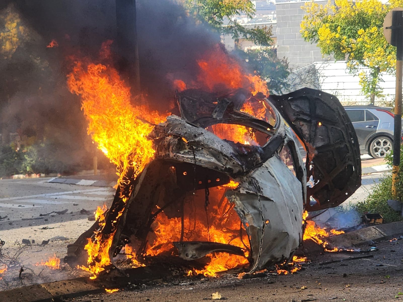 צה"ל: 15 שיגורים חצו לשטח הארץ מלבנון, אישה נפצעה מרסיסים