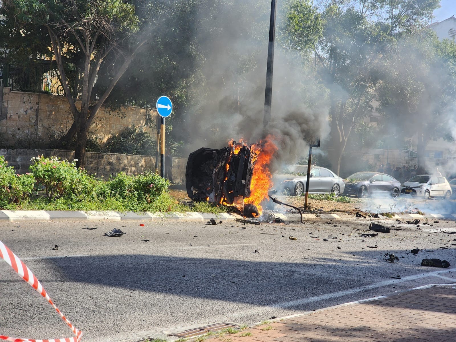 פיצוץ ופטריית אש: תיעוד מרגעי פגיעת הרקטה ברכב בכרמיאל