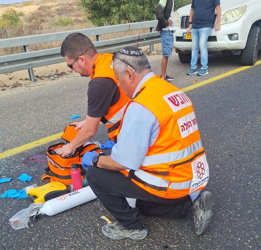 הרוג וארבעה פצועים בפיגוע הירי על כביש 4 | תיעוד מהזירה
