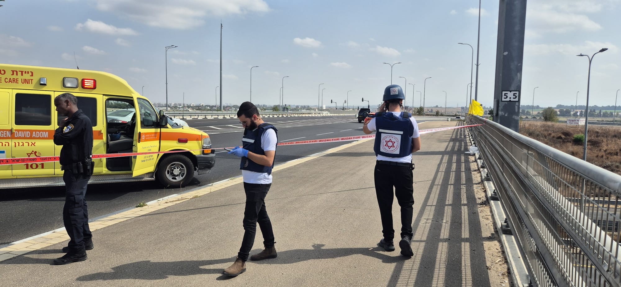 פיגוע הירי בכביש 4: מחסומים נפרסו בכניסות לערים הסמוכות