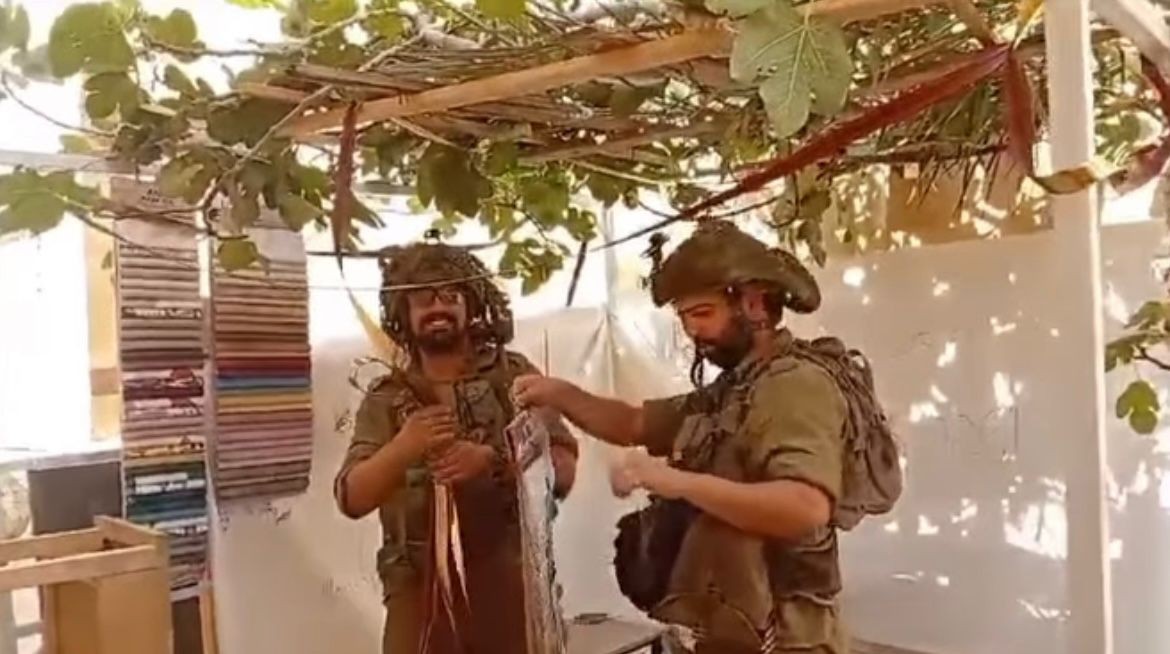 "סוכה בלבנון! תגידו מה השתגעתם לגמרי?"