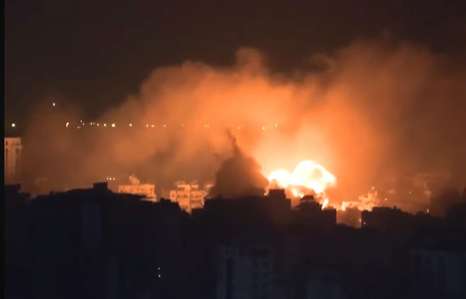להבות אש ובניינים קורסים: תיעודים מהתקיפות בדאחיה בביירות
