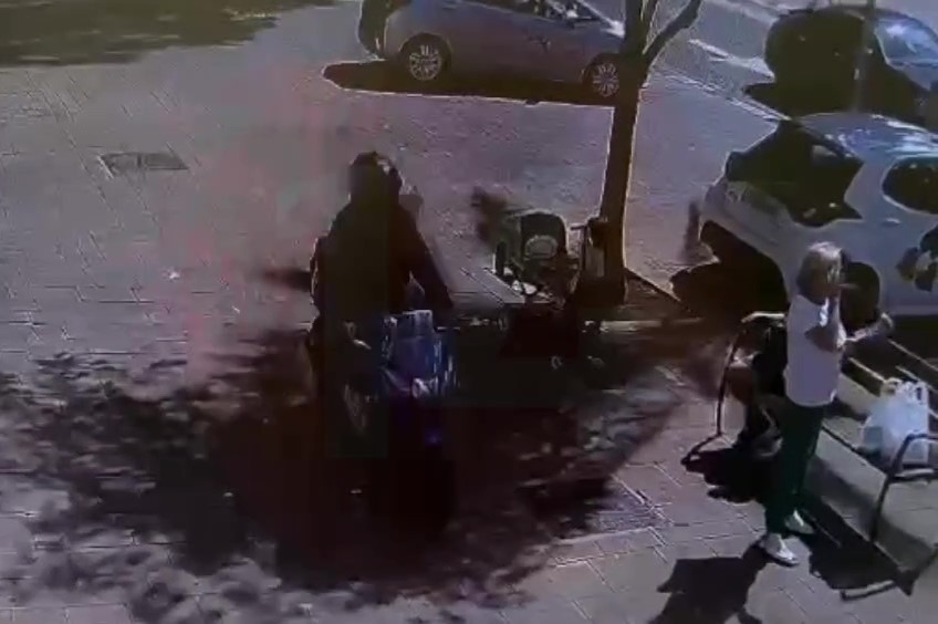 תיעוד מהפיגוע בחדרה: המחבל דוהר באופנוע על המדרכה | צפו